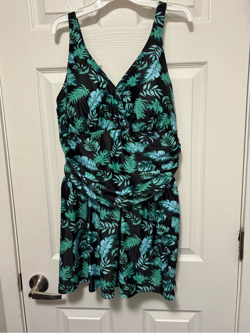 *Perona Black & Green Leaf Print One-Piece Women’s Plus Size 20W Swim Dress